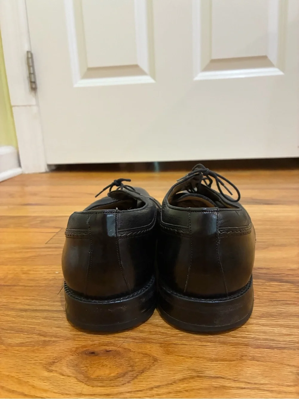 Mezlan Black Leather Cap-Toe Oxfords - Polished Lace-Up